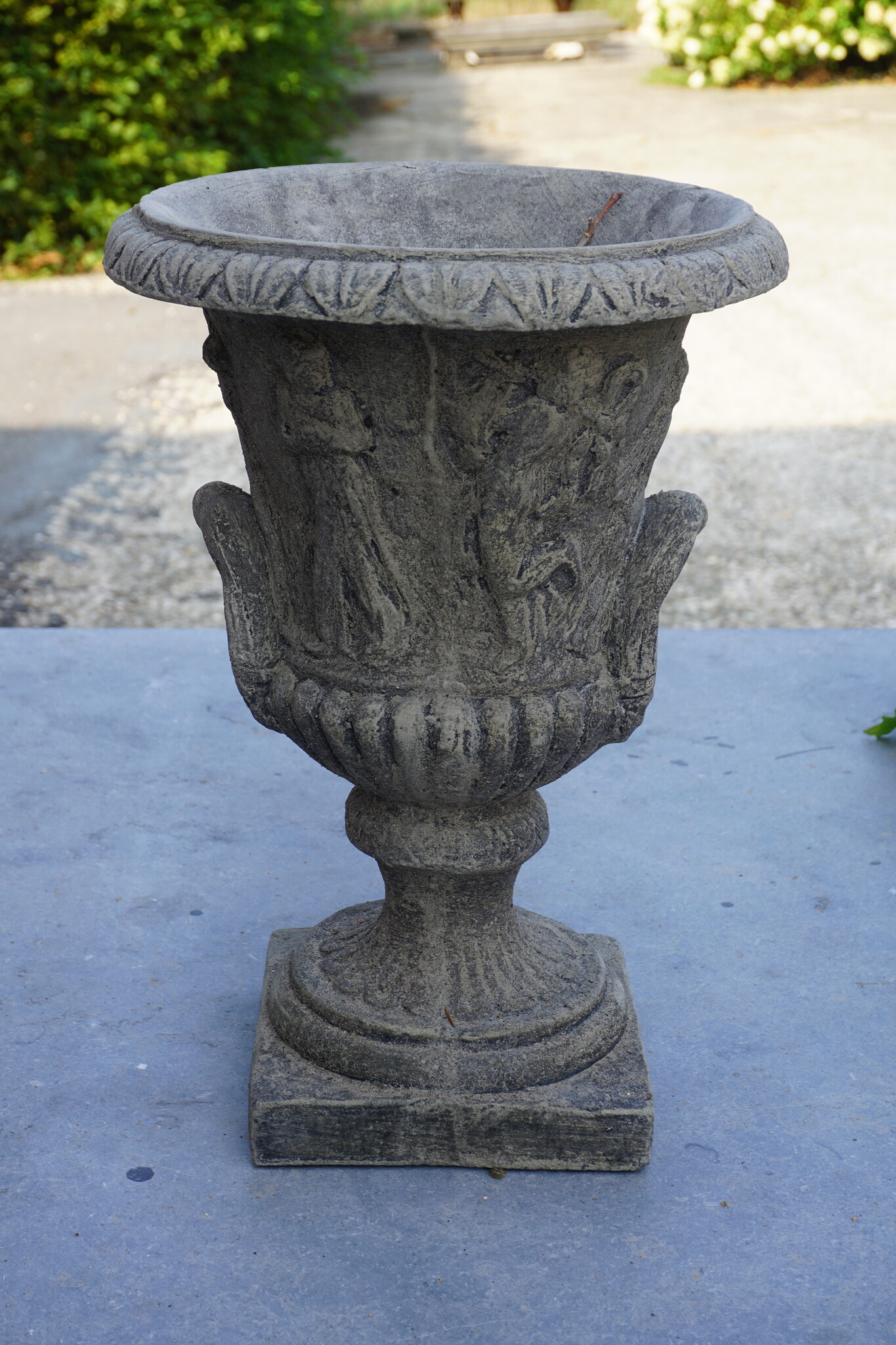 Il Cupido Bloembak Beton Grieks Met Oren H43 x B30 Cm