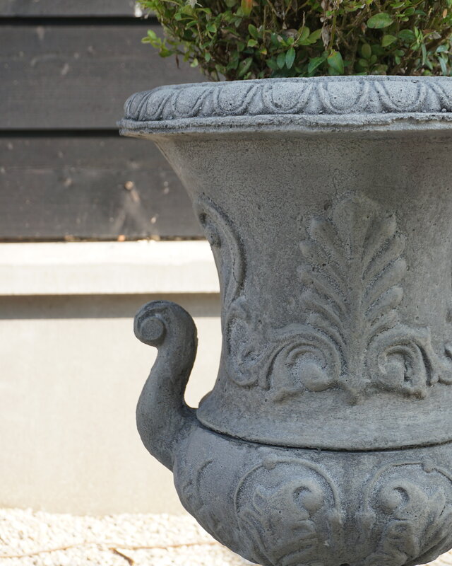 Il Cupido Bloembak Beton Grieks Met Oren H63 x B38 Cm