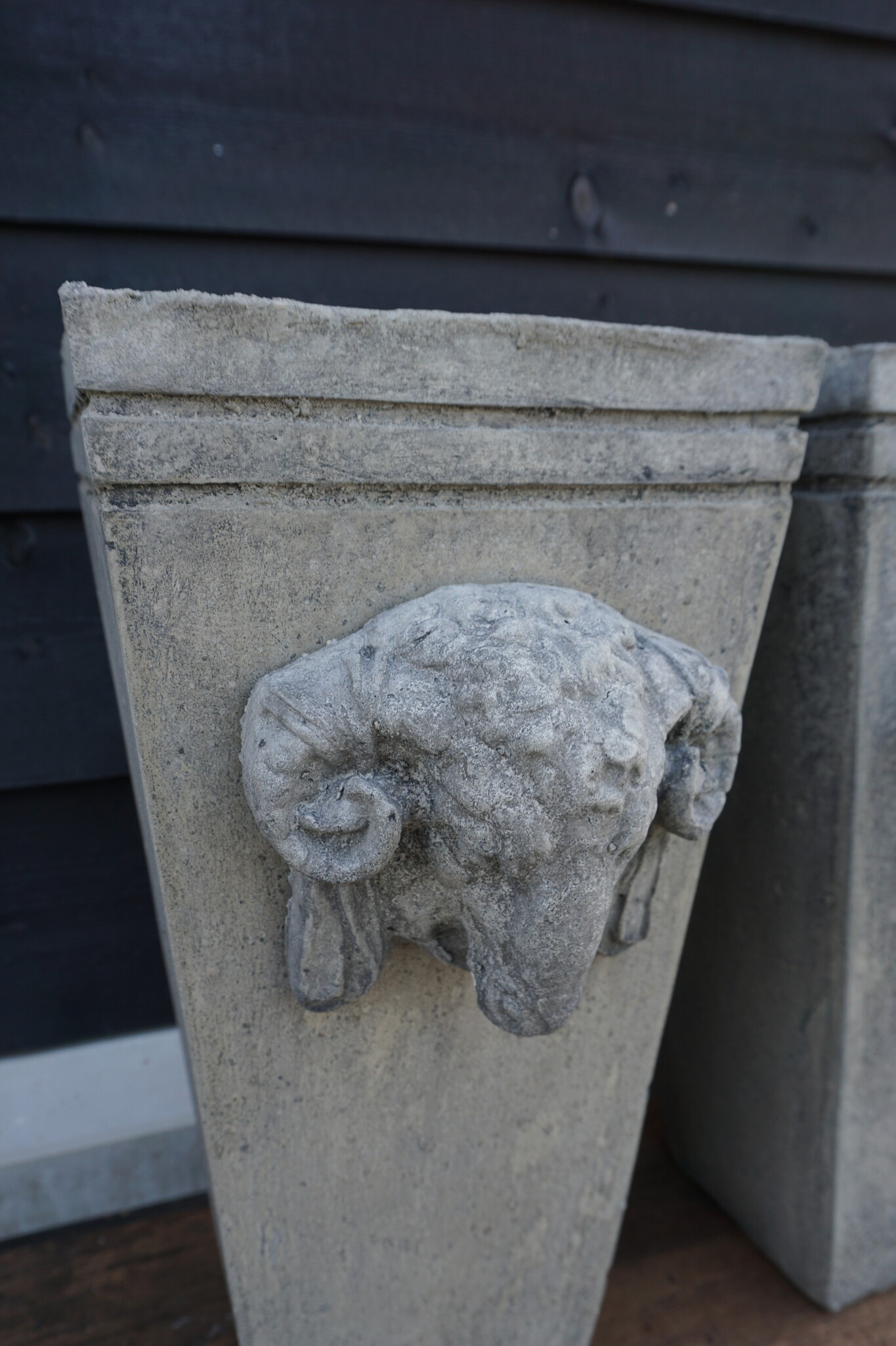 Il Cupido Pot Bloembak Beton Ramskop H50 x B24 Cm