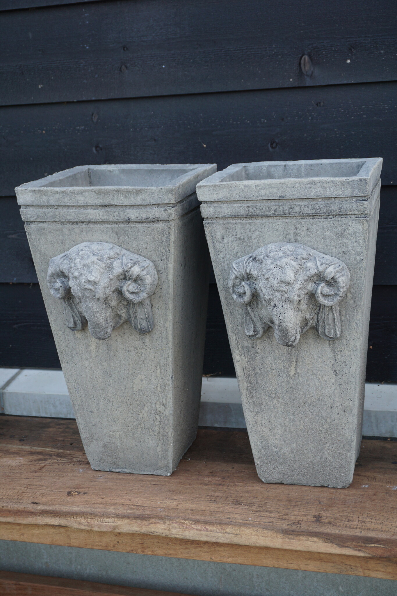 Il Cupido Pot Bloembak Beton Ramskop H50 x B24 Cm