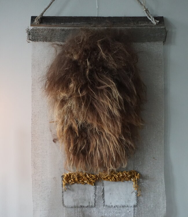 Rene Houtman Wanddoek | IJslands Bruin Schapenvacht | H75 x B50 cm