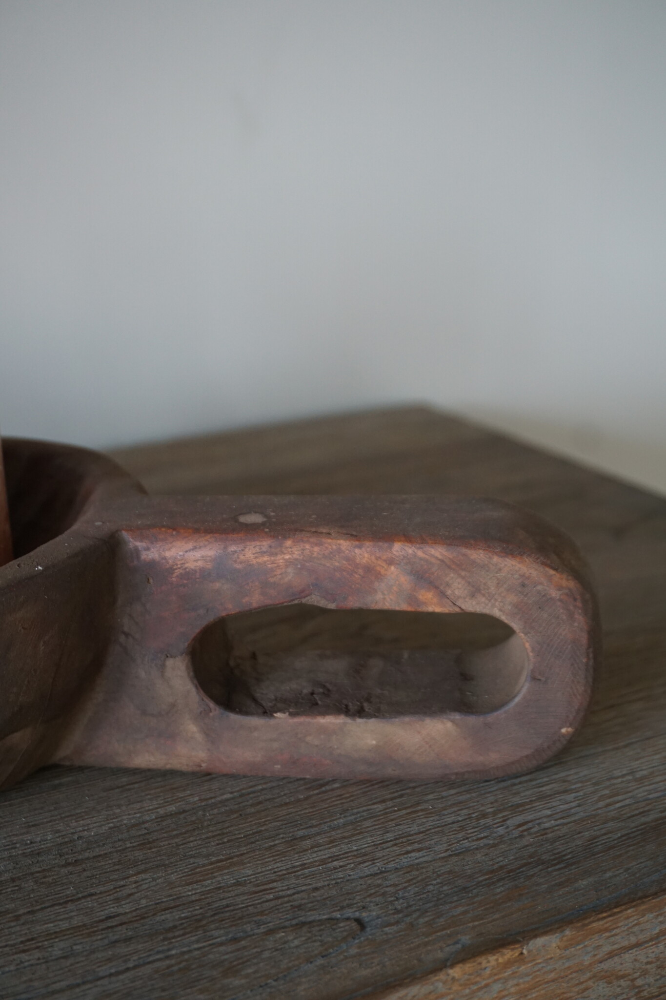 Rene Houtman Oud Houten Bakje Met Steel | H7 x B31 x D17 cm