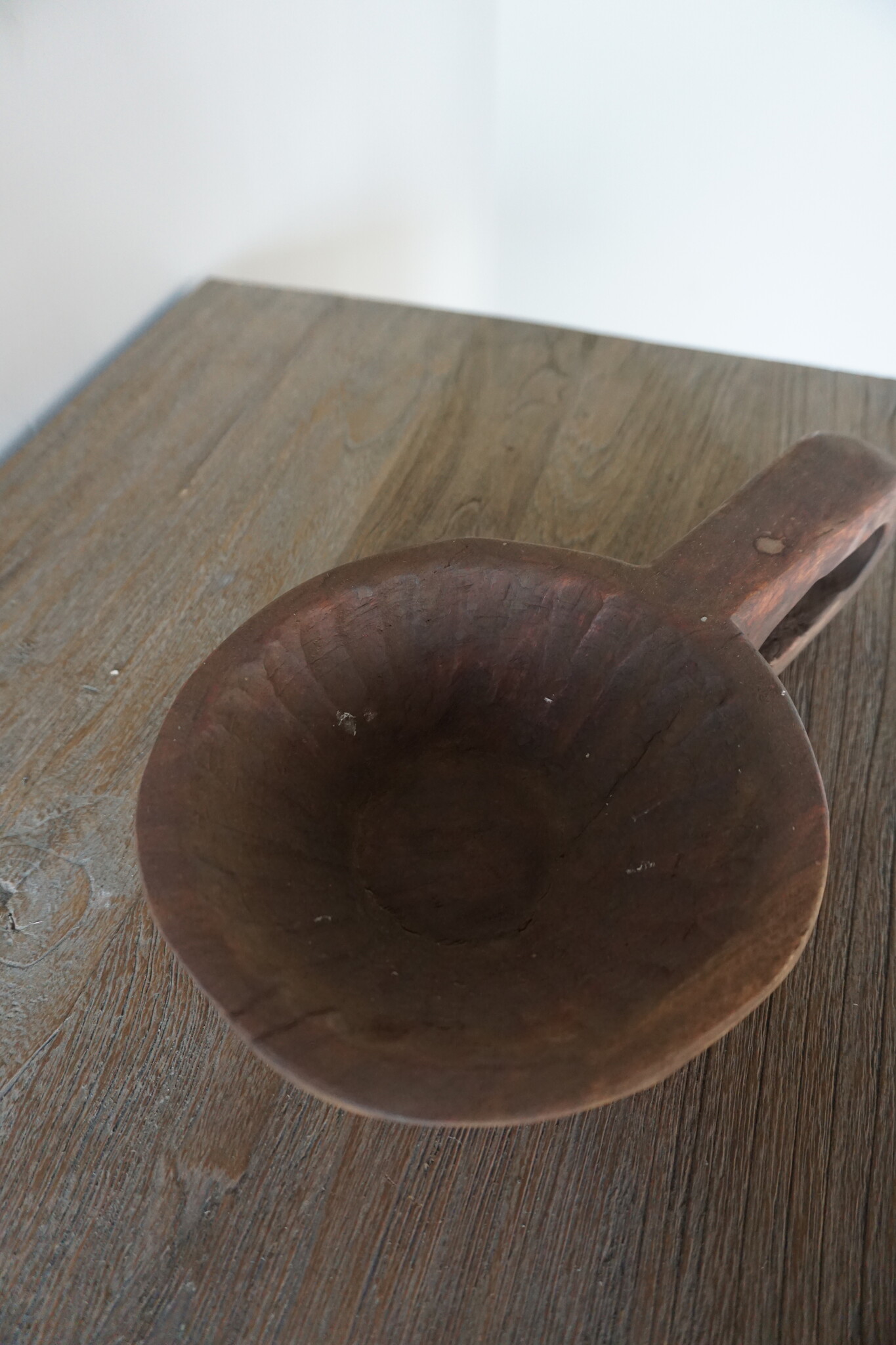 Rene Houtman Oud Houten Bakje Met Steel | H7 x B31 x D17 cm