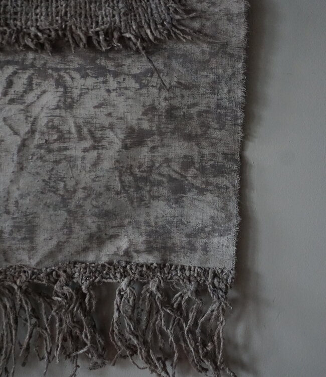 Rene Houtman Wanddoek | kleischijf | kwasten en franjes | H80 x B46 cm