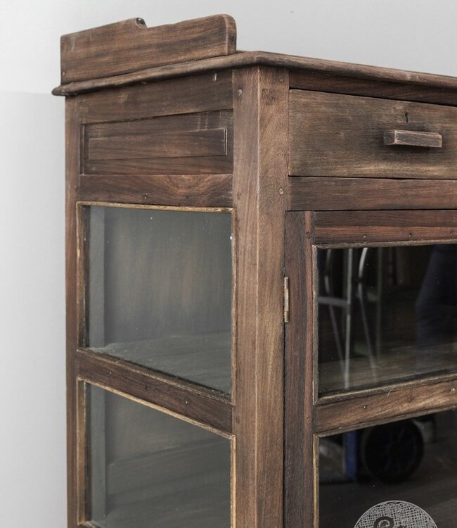 Be-Uniq Oud Glaskastje | Rustiek Verweerd | H130xB96xD48 cm
