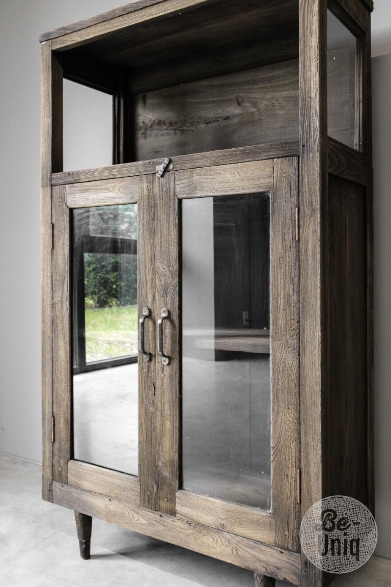 Be-Uniq Oud Glaskastje | Rustiek Verweerd | H140xB78xD33 cm