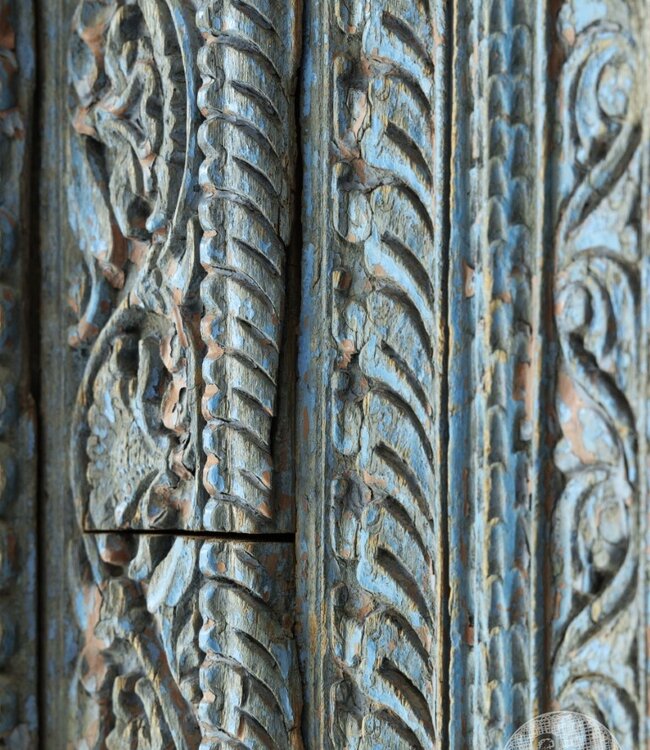 Be-Uniq Oude Boekenkast Snijwerk | India | H238xB160xD57 cmnkast snijwerk | India | H238xB160xD57 cm