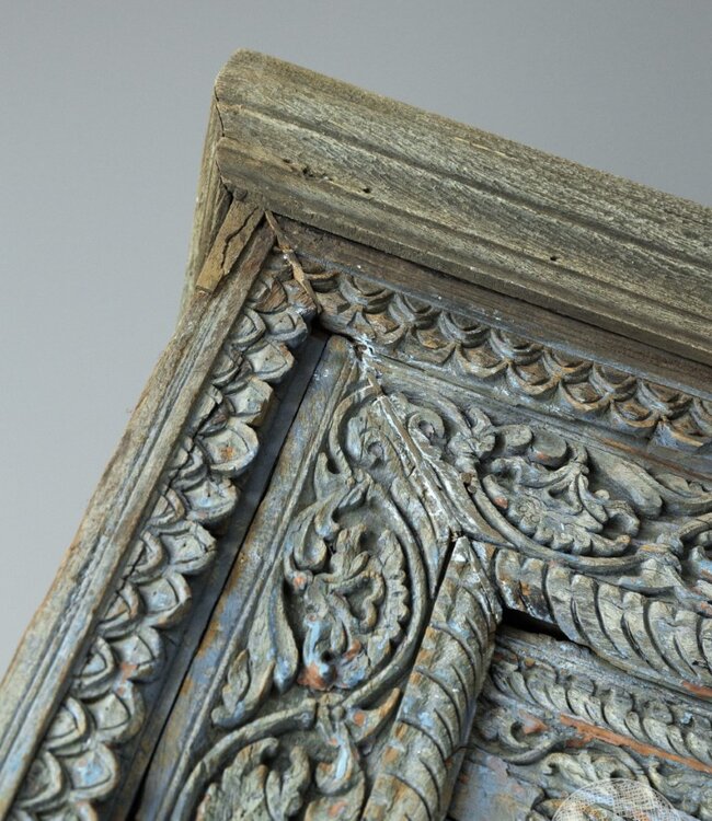 Be-Uniq Oude Boekenkast Snijwerk | India | H238xB160xD57 cmnkast snijwerk | India | H238xB160xD57 cm