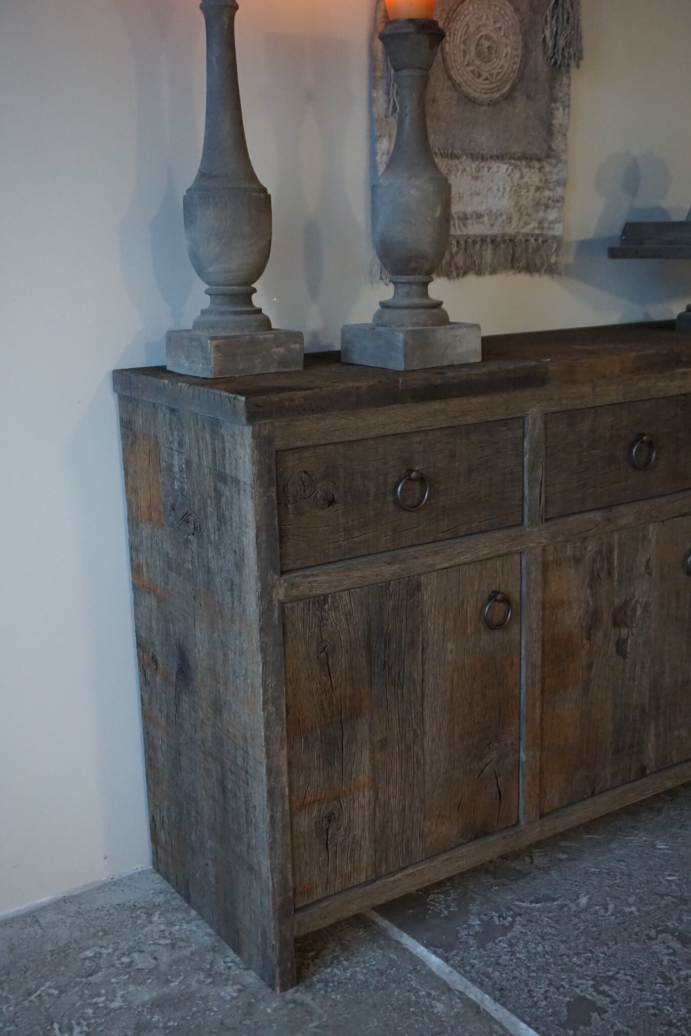 Rene Houtman Sidetable Oud Eikenhout Geborsteld | H90xB150xD45 cm