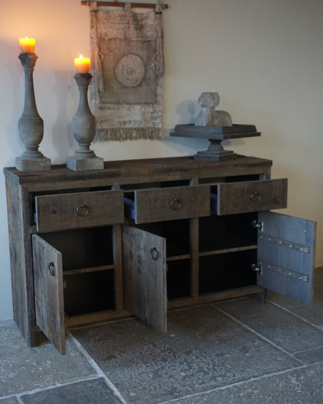 Rene Houtman Sidetable Oud Eikenhout Geborsteld | H90xB150xD45 cm