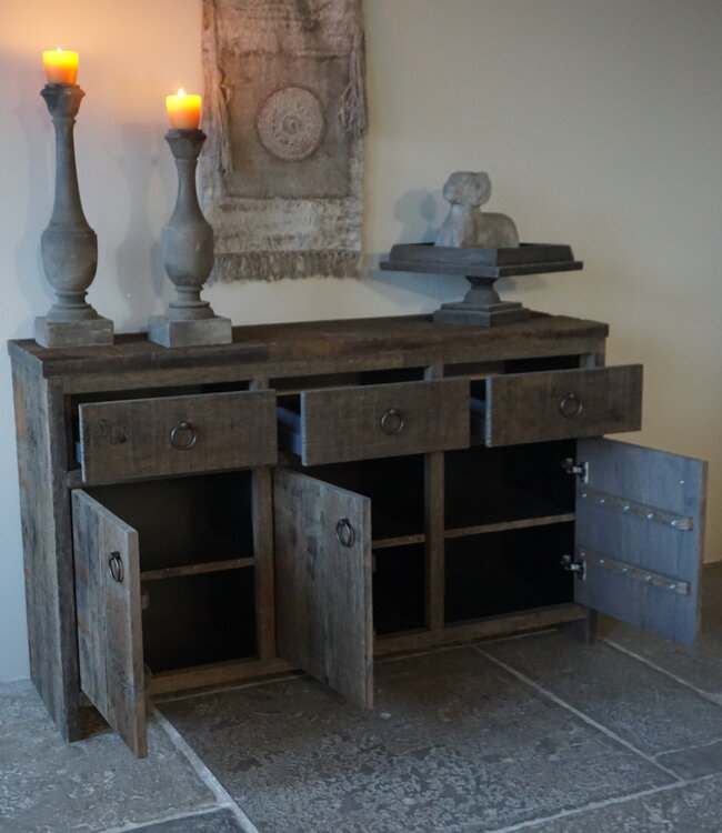 Rene Houtman Sidetable Oud Eikenhout Geborsteld | H90xB150xD45 cm