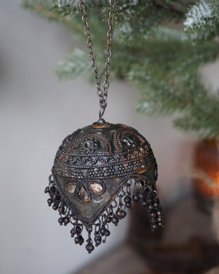 Rene Houtman Metalen Verweerde Hanger | India | Rond Met Puntjes