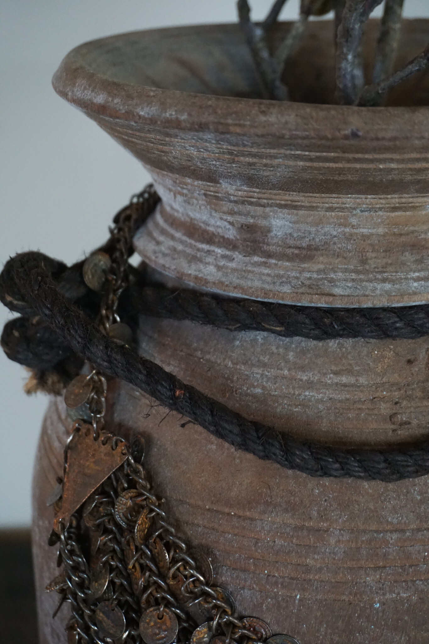 Rene Houtman Nepalese Houten Pot | Incl. Ketting | H37xD21 cm