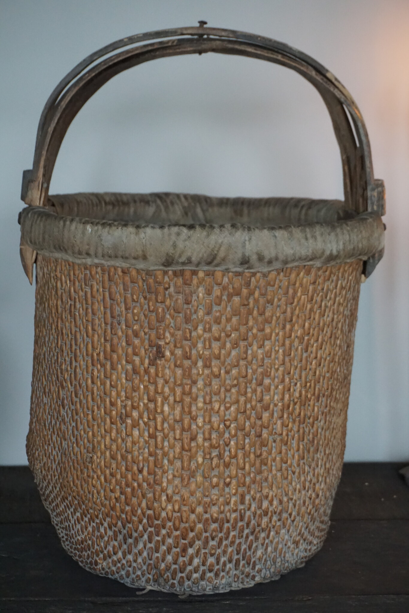 Rene Houtman Antieke Oosterse Plukmand Met Hengsel | H65xD40 cm