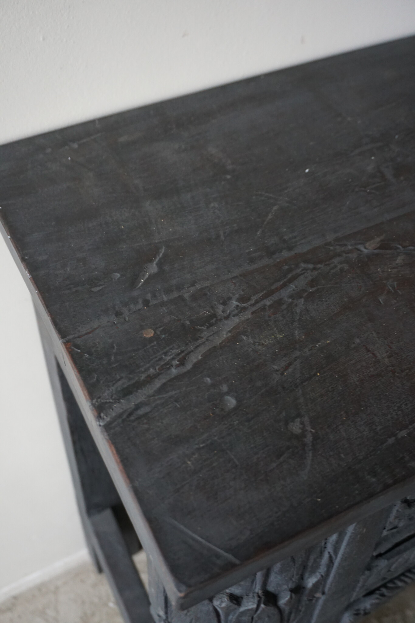 Rene Houtman Oude Wandtafel | Houtsnijwerk | Zwart | B152 cm