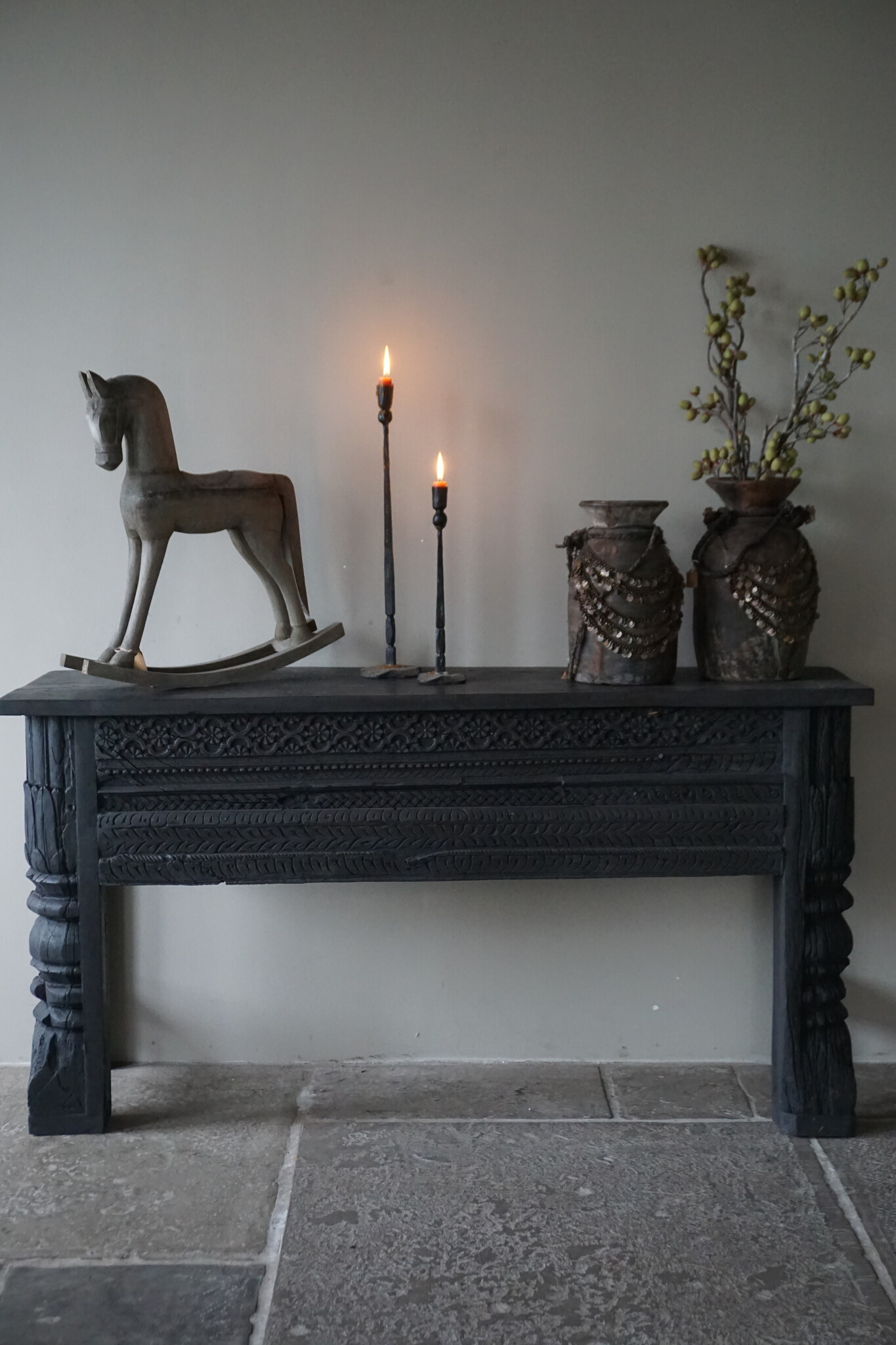 Rene Houtman Oude Wandtafel | Houtsnijwerk | Zwart | B152 cm