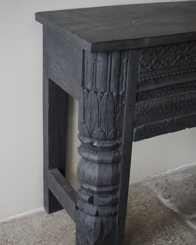 Rene Houtman Oude Wandtafel | Houtsnijwerk | Zwart | B152 cm