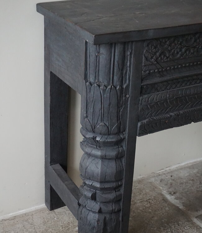 Rene Houtman Oude Wandtafel | Houtsnijwerk | Zwart | B152 cm