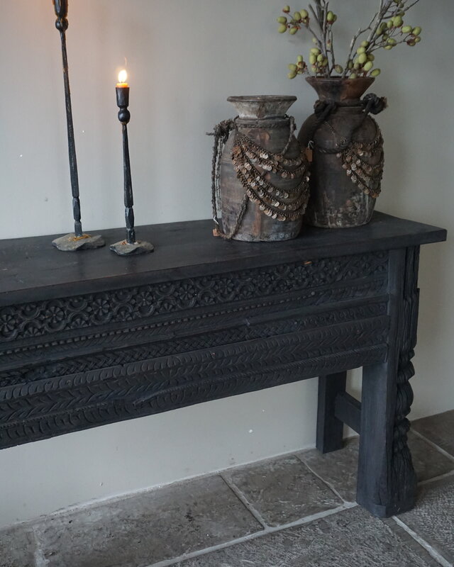 Rene Houtman Oude Wandtafel | Houtsnijwerk | Zwart | B152 cm