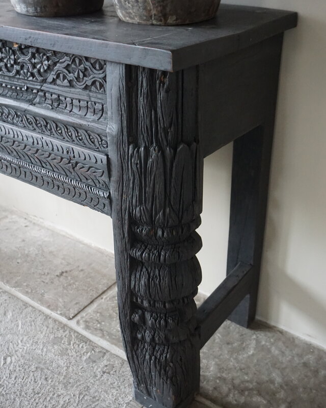 Rene Houtman Oude Wandtafel | Houtsnijwerk | Zwart | B152 cm