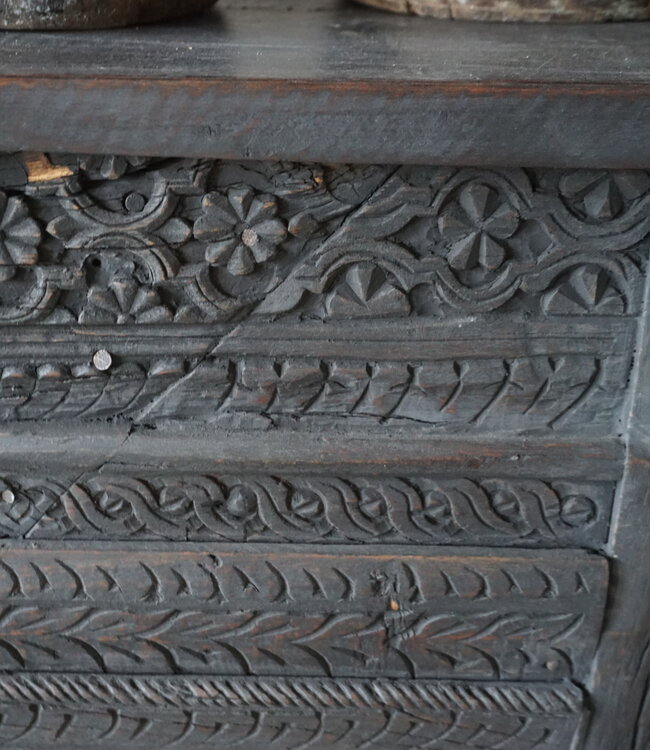 Rene Houtman Oude Wandtafel | Houtsnijwerk | Zwart | B152 cm