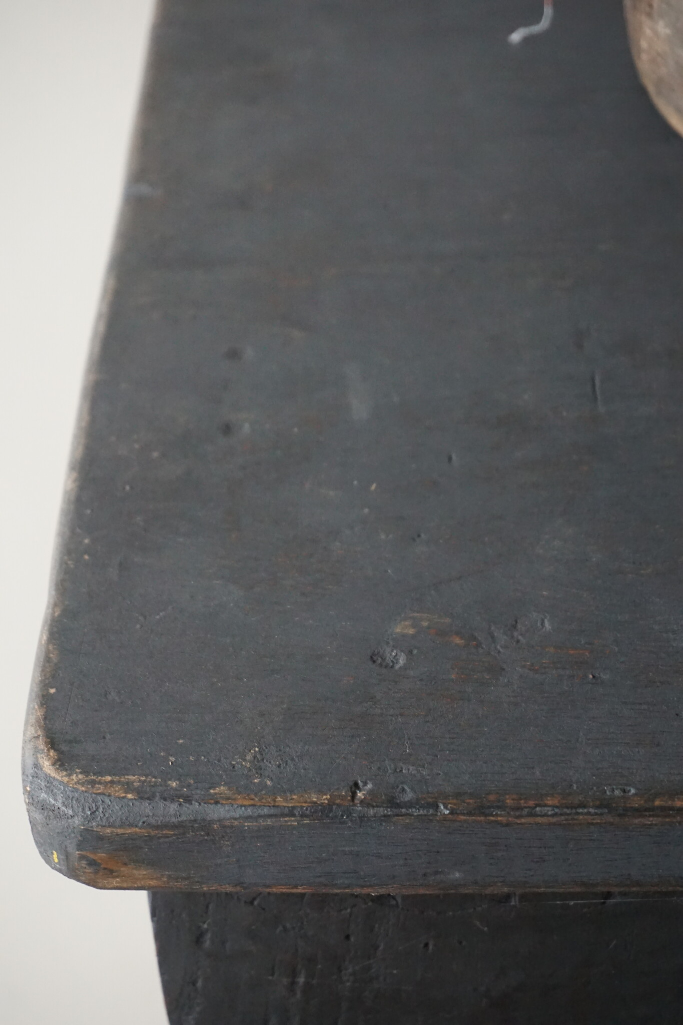 Rene Houtman Oude Wandtafel | Zwart | Houtsnijwerk | B152 cm