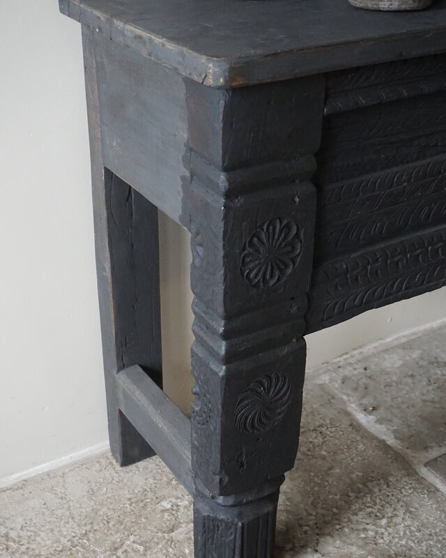 Rene Houtman Oude Wandtafel | Zwart | Houtsnijwerk | B152 cm