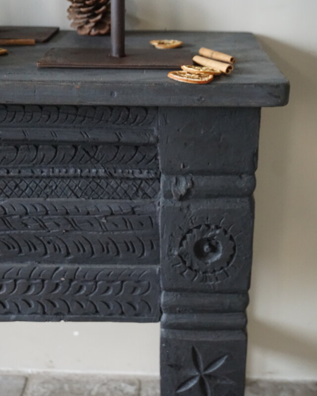 Rene Houtman Oude Wandtafel | Zwart | Houtsnijwerk | B152 cm