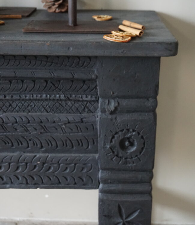 Rene Houtman Oude Wandtafel | Zwart | Houtsnijwerk | B152 cm