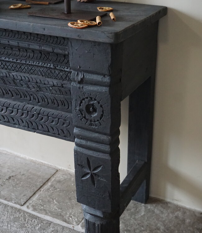 Rene Houtman Oude Wandtafel | Zwart | Houtsnijwerk | B152 cm