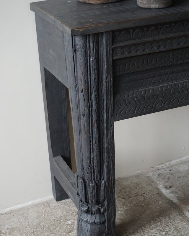 Rene Houtman Oude Wandtafel | Houtsnijwerk | B152 cm | Zwart