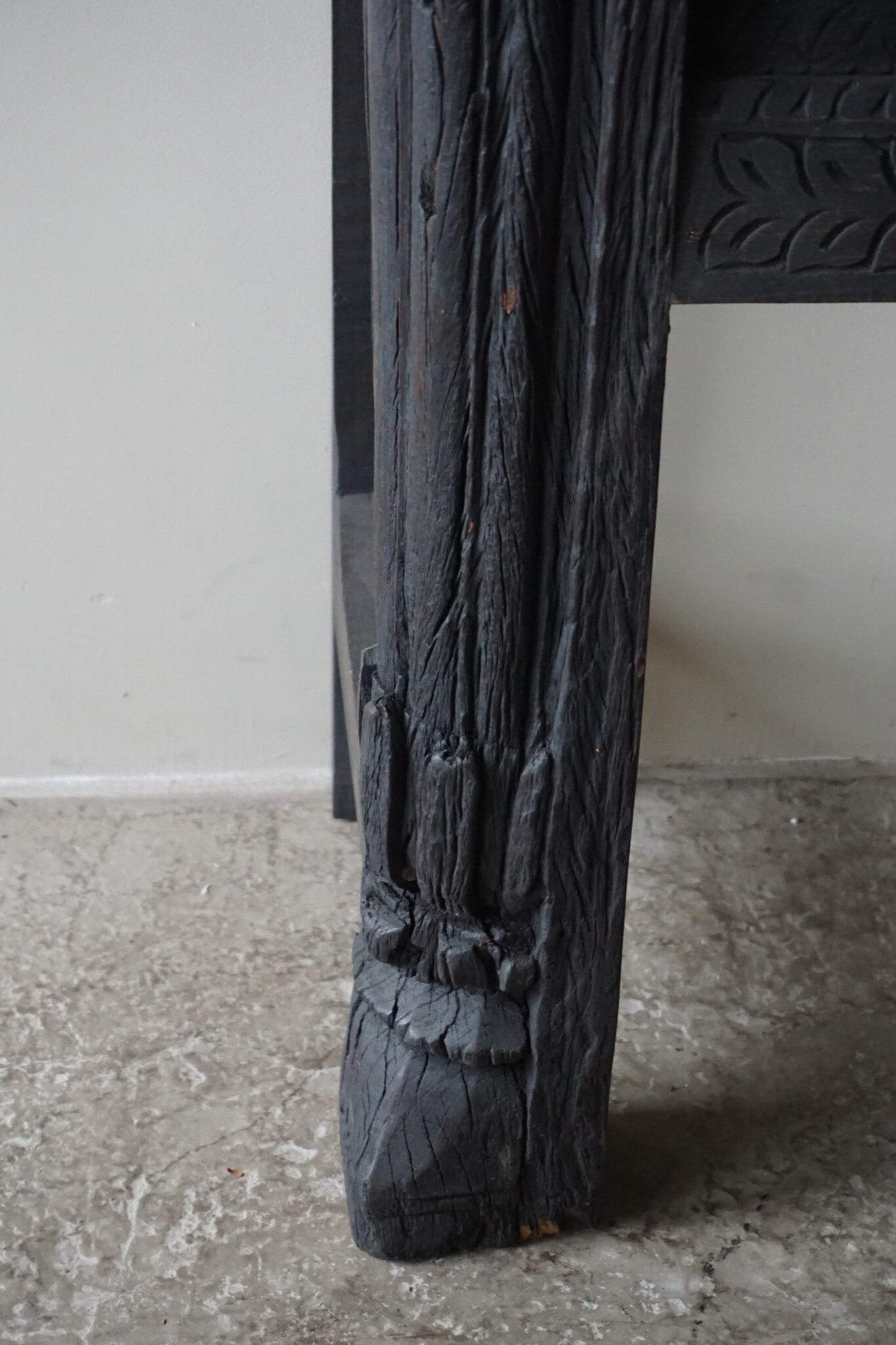 Rene Houtman Oude Wandtafel | Houtsnijwerk | B152 cm | Zwart