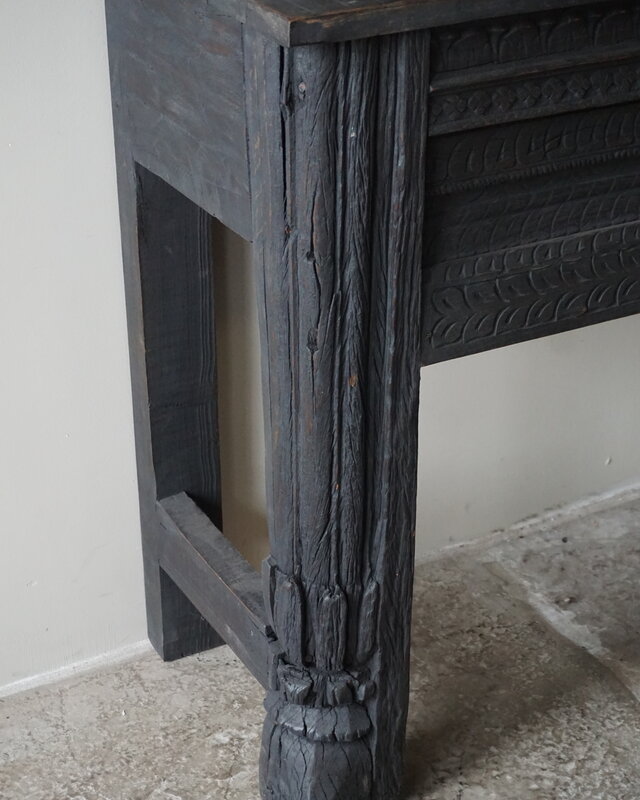 Rene Houtman Oude Wandtafel | Houtsnijwerk | B152 cm | Zwart