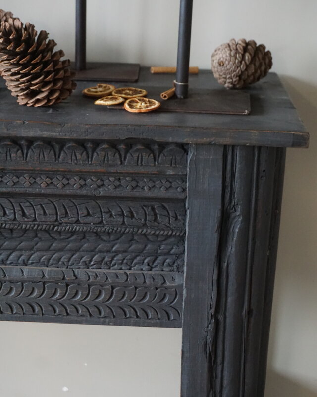 Rene Houtman Oude Wandtafel | Houtsnijwerk | B152 cm | Zwart