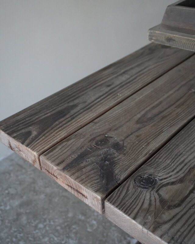 Rene Houtman Tafel Met IJzeren Voet | H79 x B100 x D80 cm