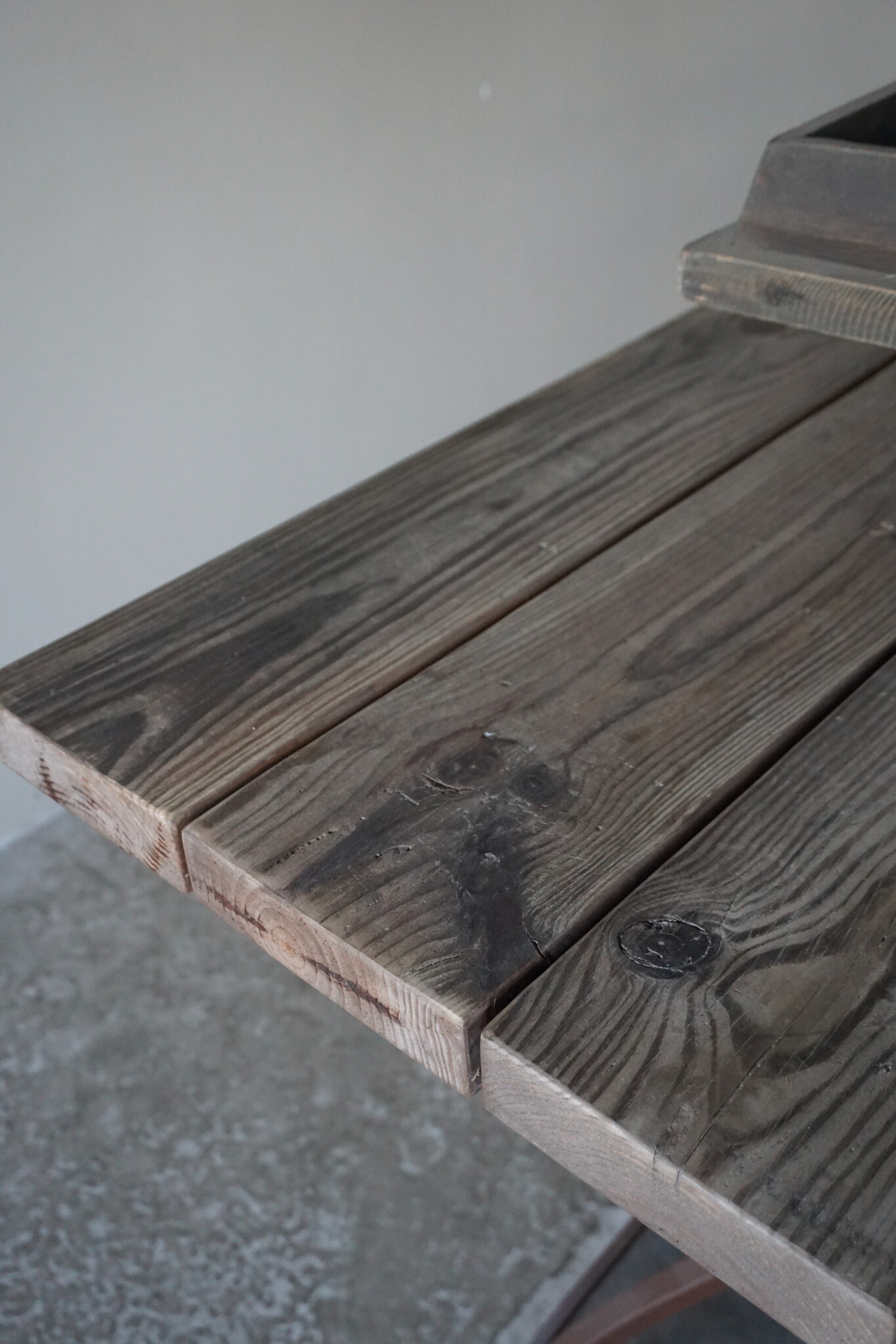 Rene Houtman Tafel Met IJzeren Voet | H79 x B100 x D80 cm