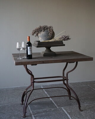 Rene Houtman Tafel Met IJzeren Voet | H79 x B100 x D80 cm