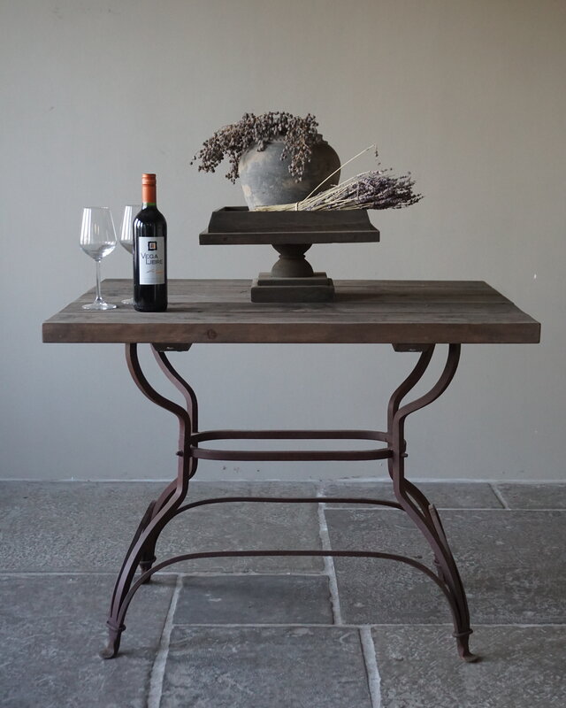 Rene Houtman Tafel Met IJzeren Voet | H79 x B100 x D80 cm