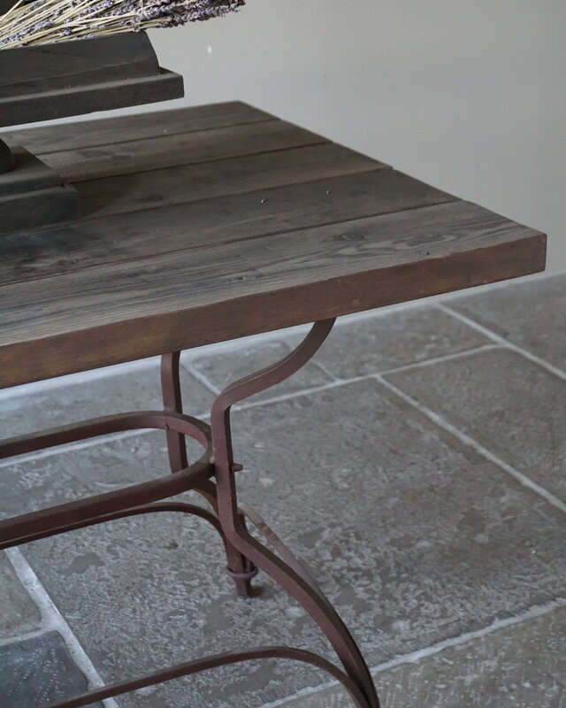 Rene Houtman Tafel Met IJzeren Voet | H79 x B100 x D80 cm