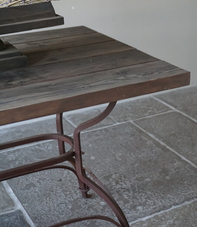 Rene Houtman Tafel Met IJzeren Voet | H79 x B100 x D80 cm
