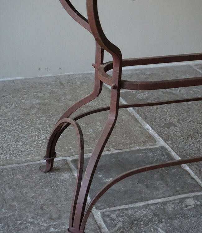 Rene Houtman Tafel Met IJzeren Voet | H79 x B100 x D80 cm