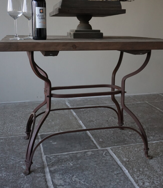 Rene Houtman Tafel Met IJzeren Voet | H79 x B100 x D80 cm