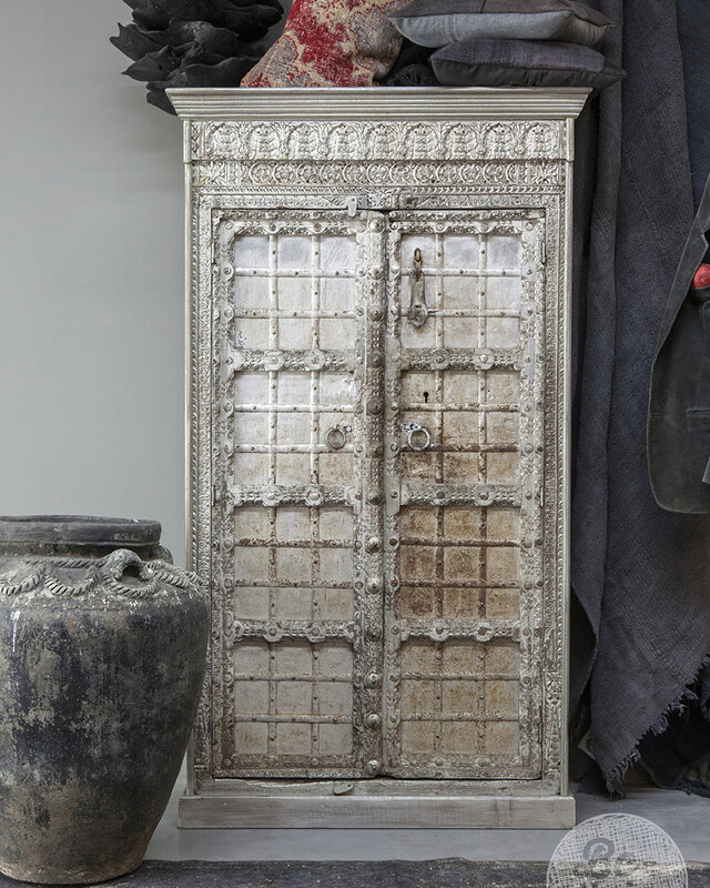 Be-Uniq Unieke Oude Kast | Zilver | H193xB100xD45 cm