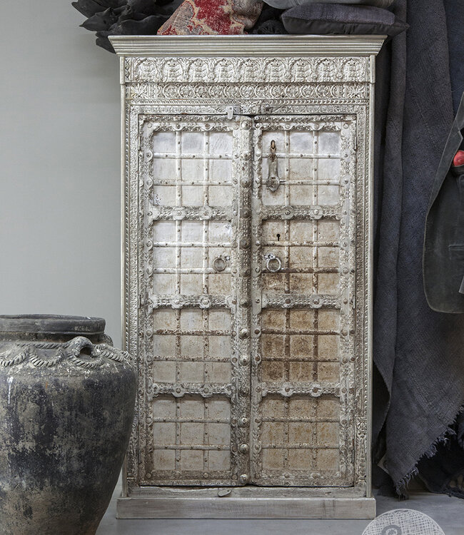 Be-Uniq Unieke Oude Kast | Zilver | H193xB100xD45 cm