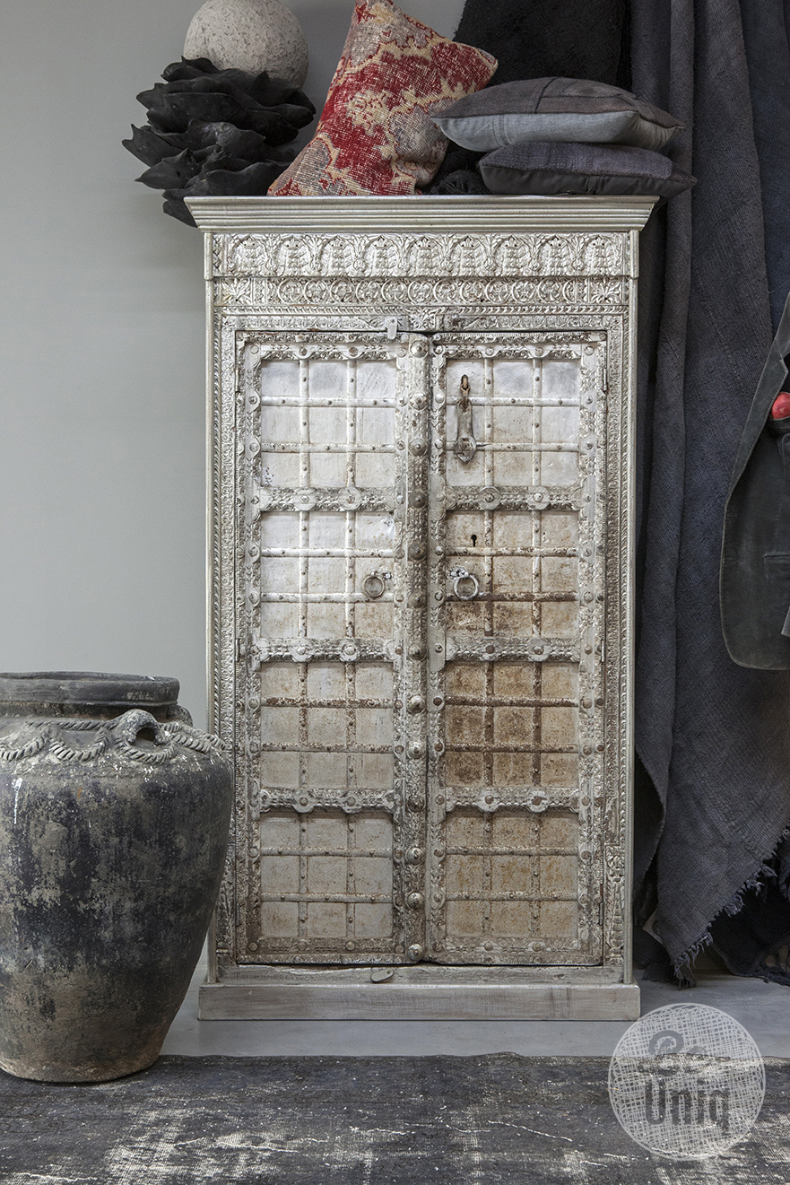 Be-Uniq Unieke Oude Kast | Zilver | H193xB100xD45 cm