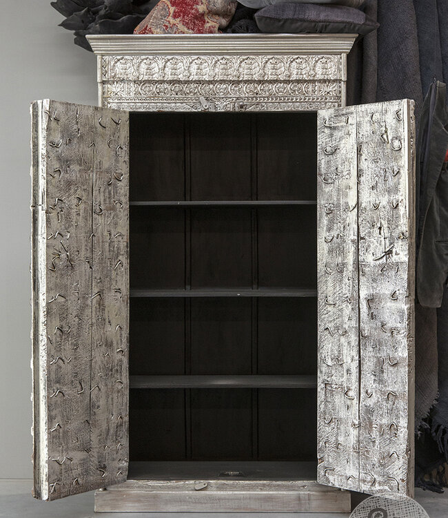 Be-Uniq Unieke Oude Kast | Zilver | H193xB100xD45 cm