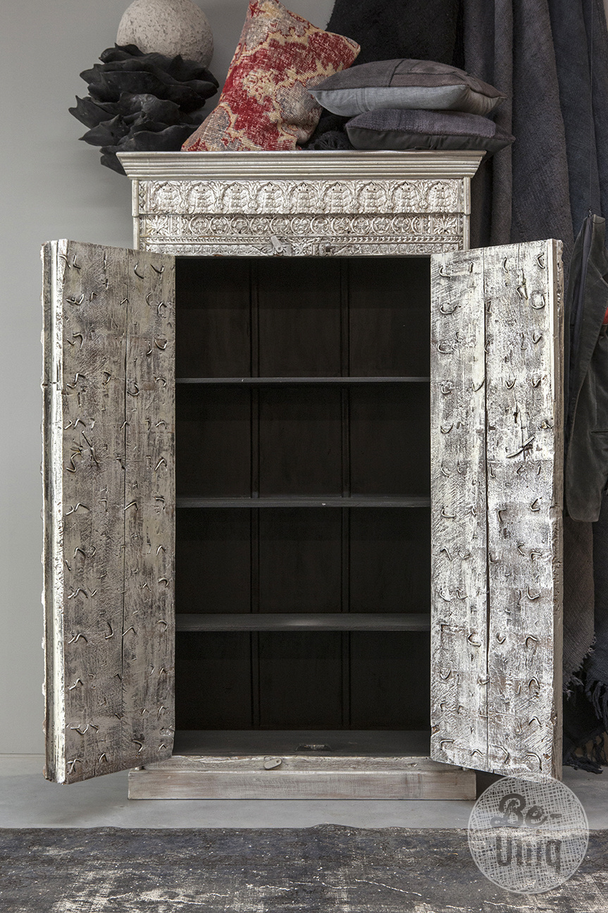 Be-Uniq Unieke Oude Kast | Zilver | H193xB100xD45 cm