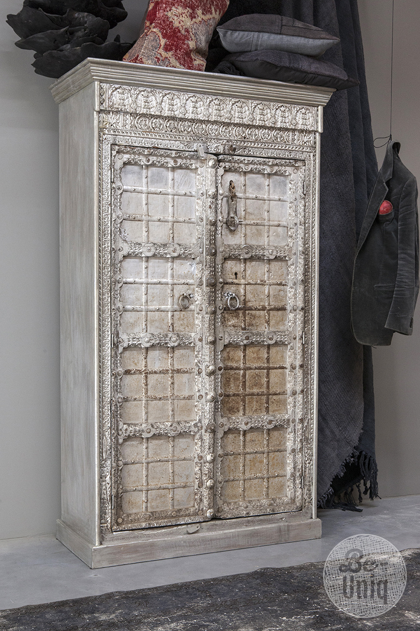 Be-Uniq Unieke Oude Kast | Zilver | H193xB100xD45 cm