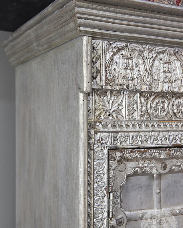 Be-Uniq Unieke Oude Kast | Zilver | H193xB100xD45 cm