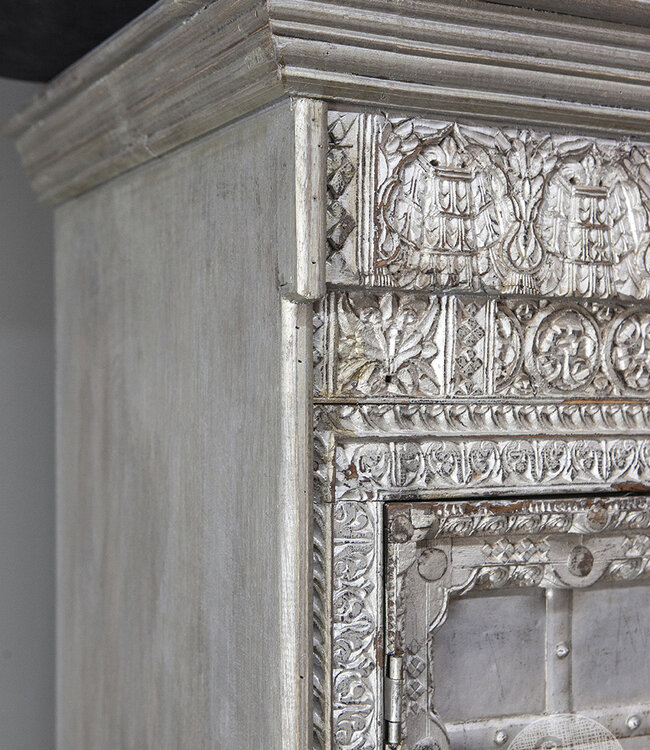 Be-Uniq Unieke Oude Kast | Zilver | H193xB100xD45 cm